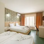 Апартамент Perla First Line Несебър