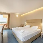 Perla First Line Апартамент *