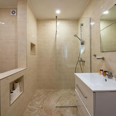 Perla First Line Appartement *