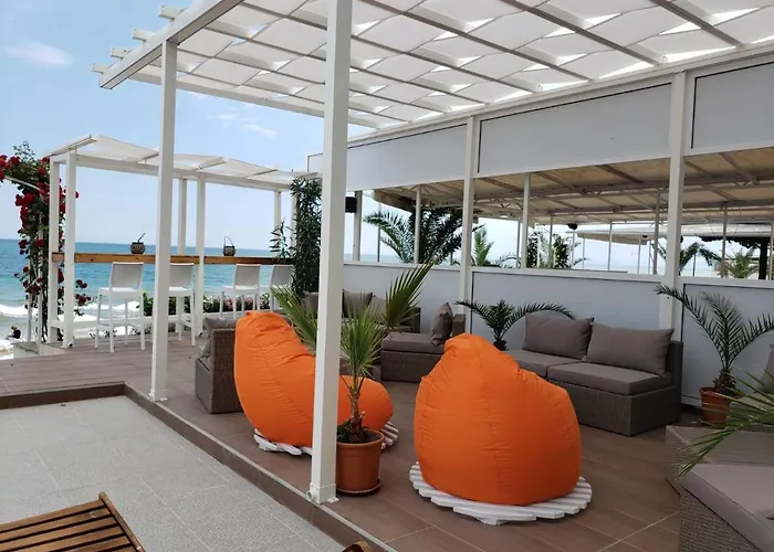 Perla First Line Lejlighed *