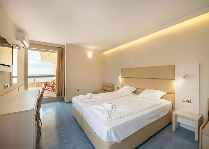 Perla First Line Lejlighed *